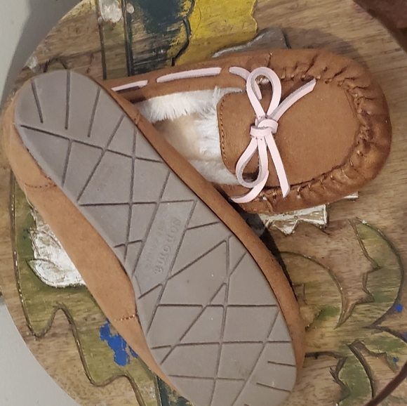 Girls sz 2 Sonoma slippers never worn - Picture 2 of 2